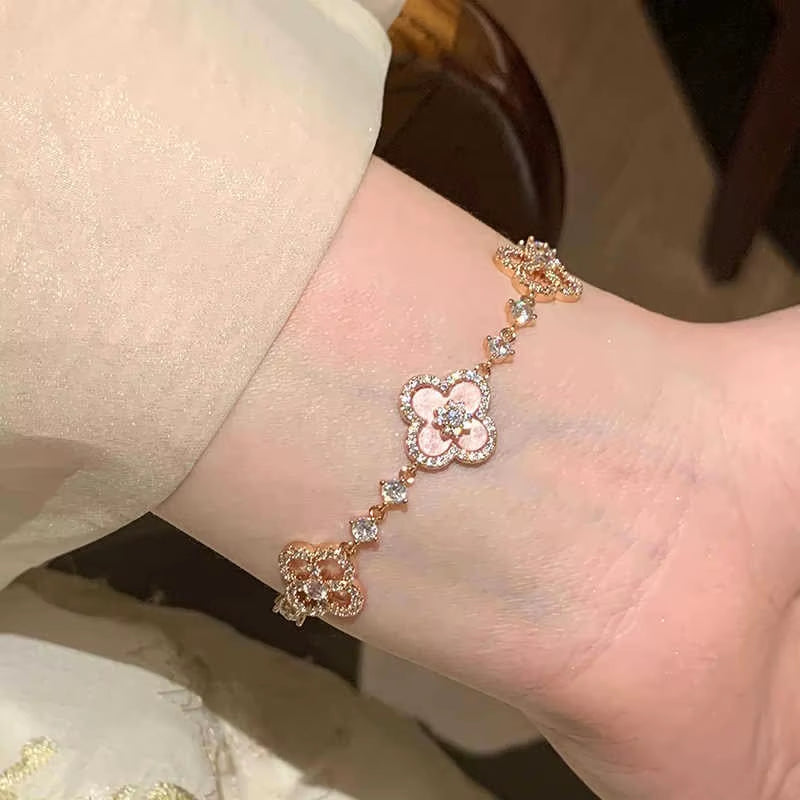 Qimeng Sweet Cherry" Vintage Pink Mother-Of-Pearl Four-Leaf Clover Bracelet with Micro-Zirconia Inlay and Cutout Design